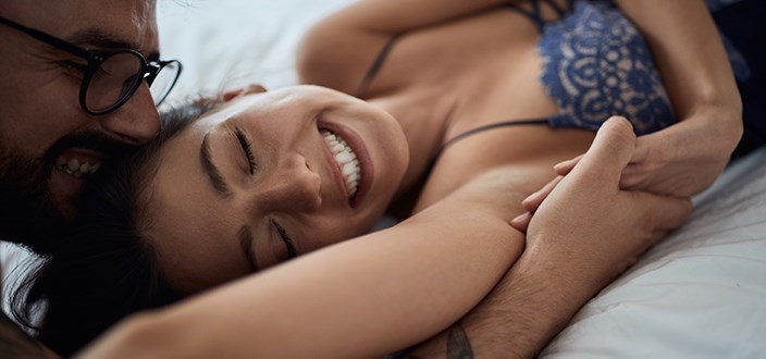 Jeux de sexe : 10 idées coquines pour pimenter vos soirées en amoureux :  Femme Actuelle Le MAG